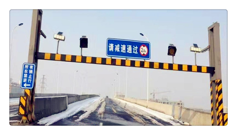 焦作一輛救護(hù)車竟被限高桿攔下過(guò)不去，咋回事？